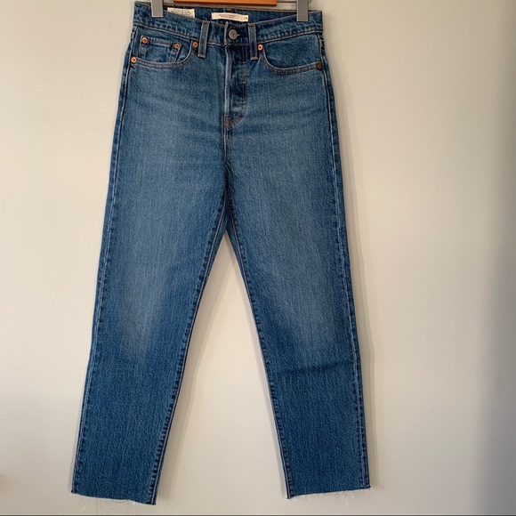 Levi’s Wedgie Straight Denim Jeans - Picture 2 of 9